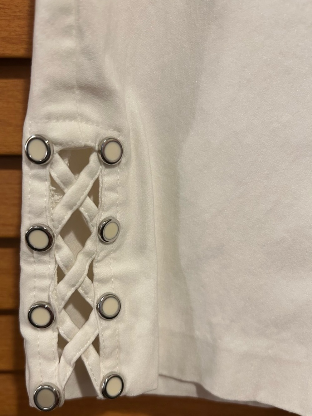 Cato White Stretch Capris with Grommet Hem size 18 W - Picture 2 of 4